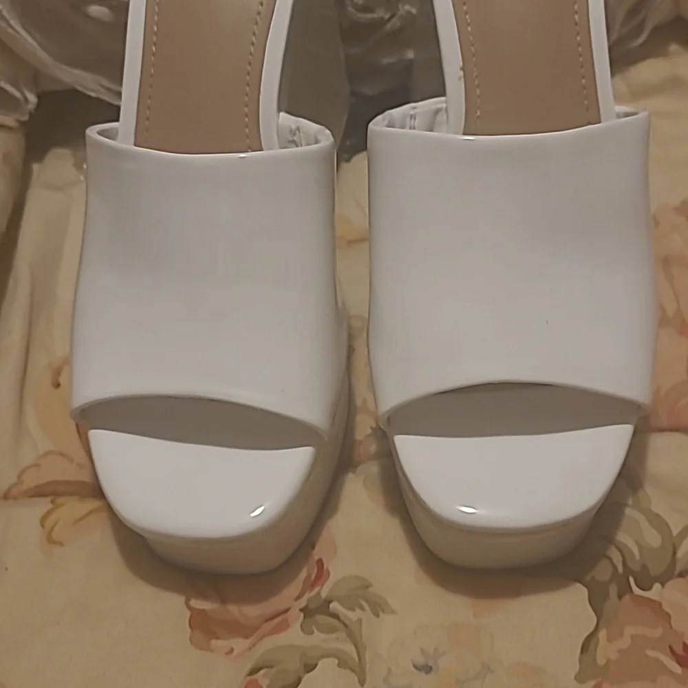 INC International Concepts White Patent Leath Wedge Sandals Minimalist New W.o.b